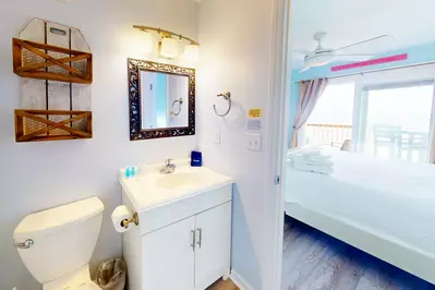 Owner en-suite bathroom