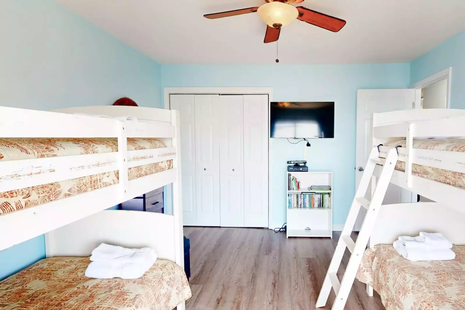 The kids will enjoy a flat screen TV, Xbox 360 and toys in the closet!