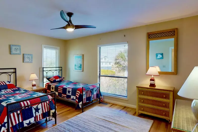 Bunk room with 2 twins