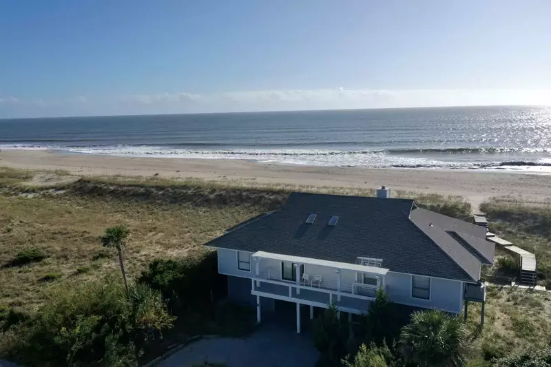 Summer Wind is a great BHI Oceanfront home with a private beach access