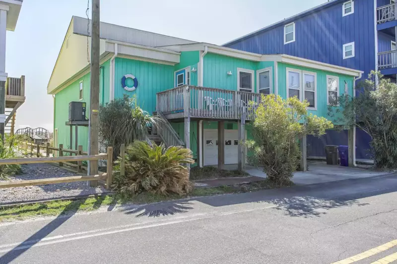 True oceanfront home! See the dock!!! Why stay in a condo when you can have your own place with a private dock