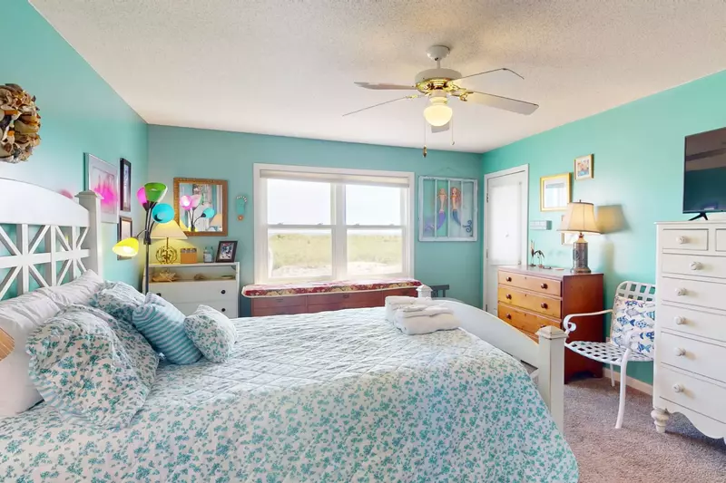 The owner's suite offers a queen bed, tv, ensuite and faces the ocean!