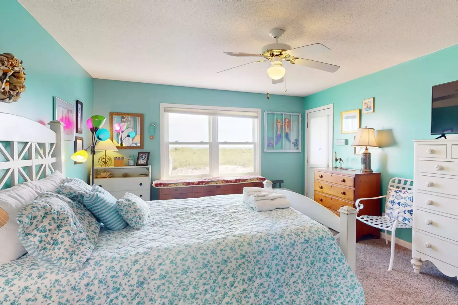 The owner's suite offers a queen bed, tv, ensuite and faces the ocean!