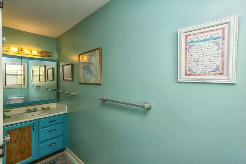 Full owners suite bath has plenty of space