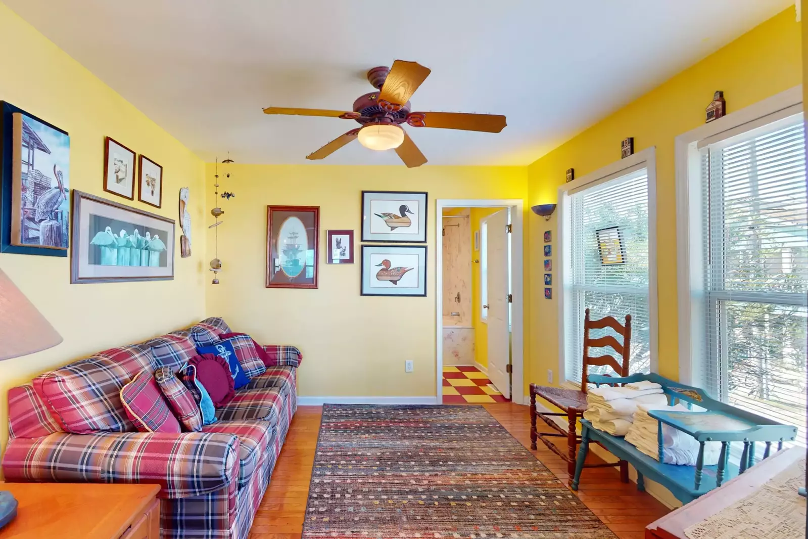 Front sunroom with pull out sofa