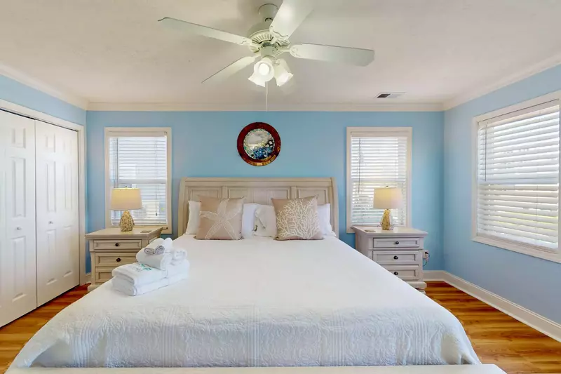 You will love the bright and spacious owners suite with a king bed and en-suite full bathroom