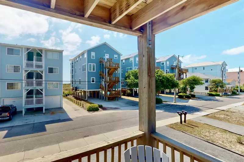 Bleu Pearl is a second row condo with a fantastic location near the Carolina Beach Boardwalk and CB Lake!