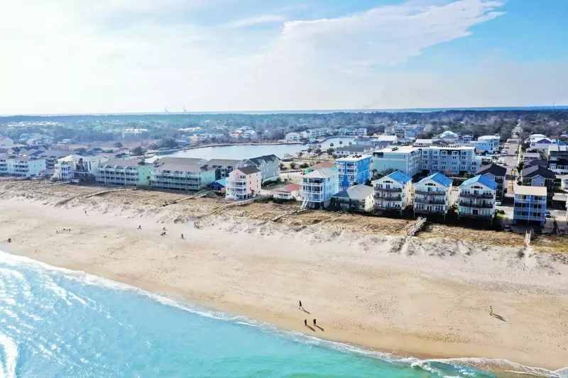 Bleu Pearl is conveniently located close to the beach, close to the Boardwalk and close to Carolina Beach Lake Park