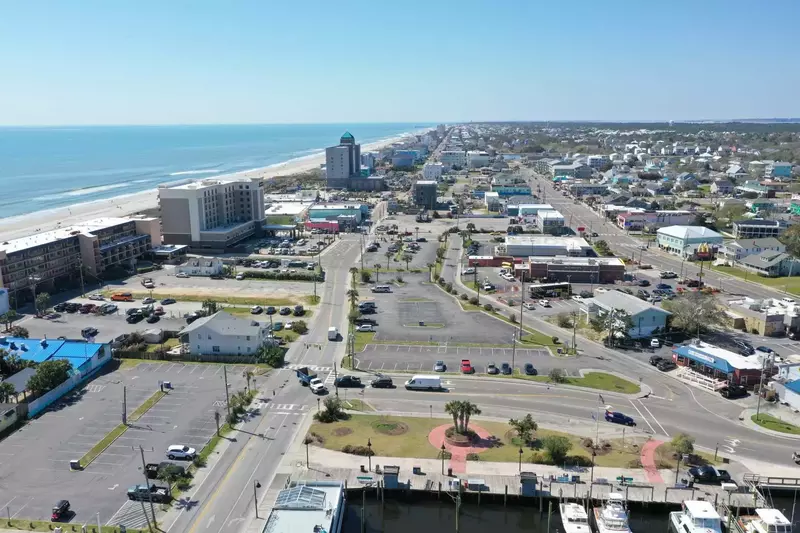 Downtown Carolina Beach and the Yacht Basin are all within easy walking distance from the Bleu Pearl