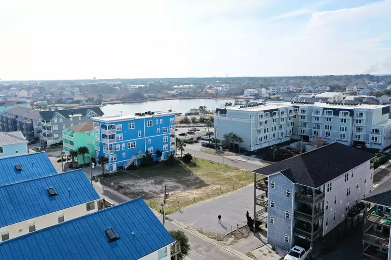 Take a morning stroll around the very close Carolina Beach Lake Park. Just a 3-4 minute walk away.