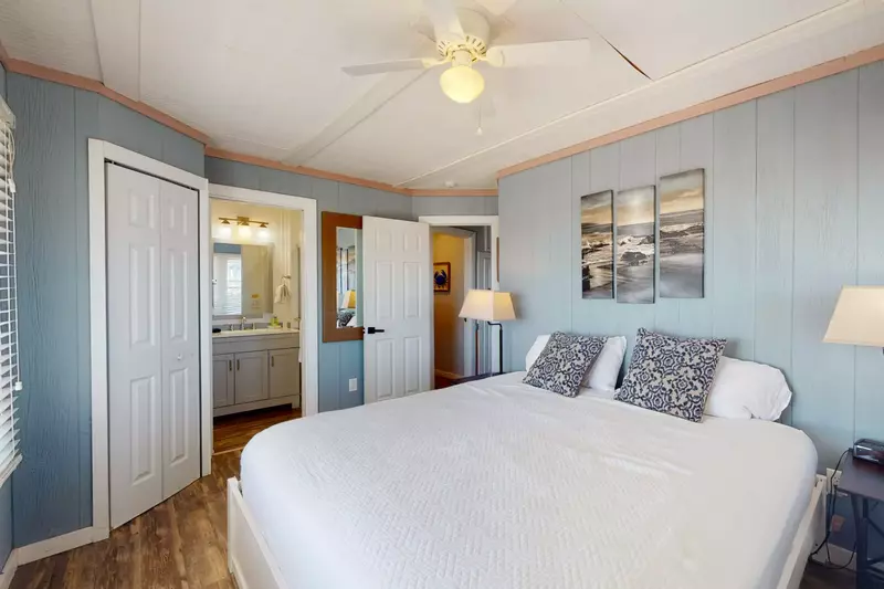 Owner suite #4 with private full bathroom and ocean views