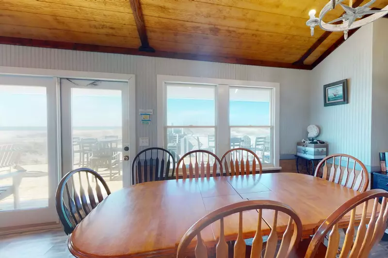 The dining table has ocean views also!