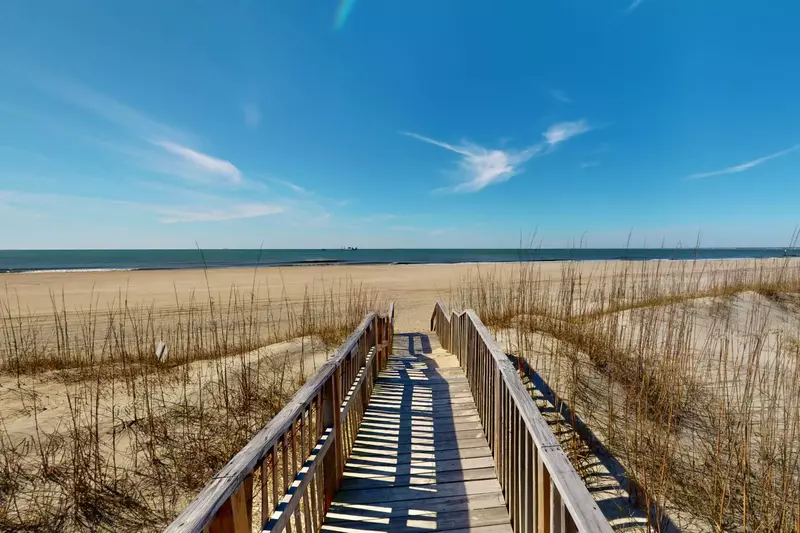 The sand is sooooo close