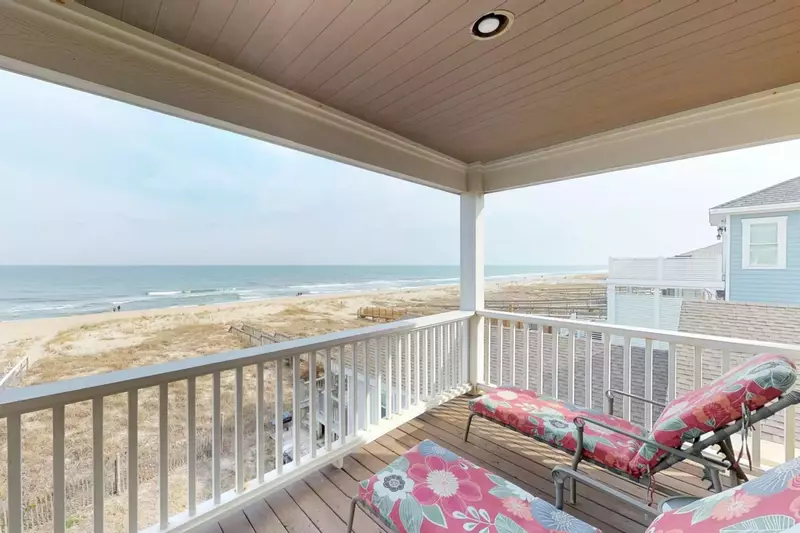 The owners suite has it's own private deck.