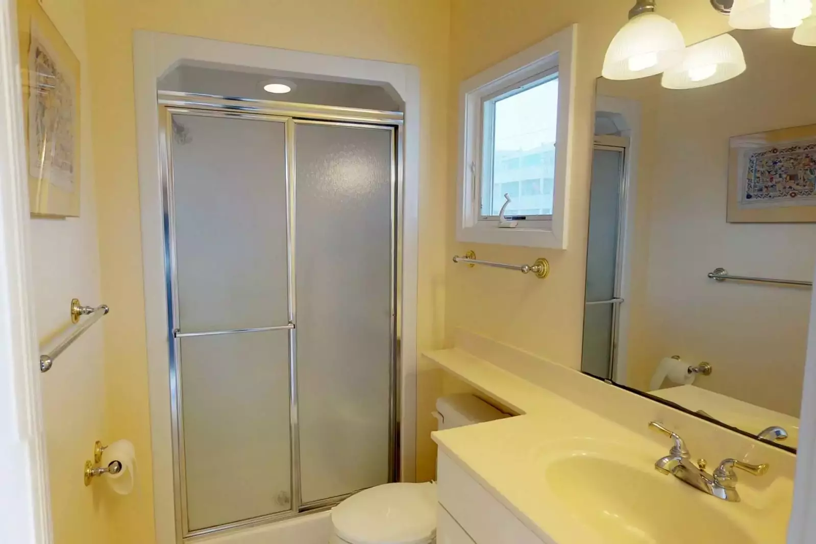 1st floor full bathroom.