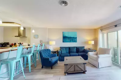 Spacious living area with great views of the ocean