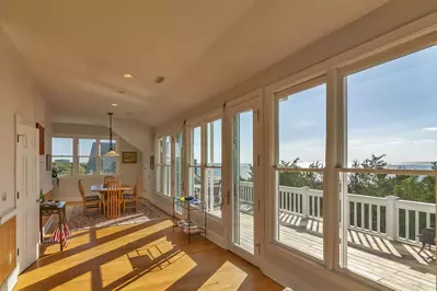 With over 60 windows you will enjoy views of the ocean, old baldy, the marsh and Bald Head Shoals