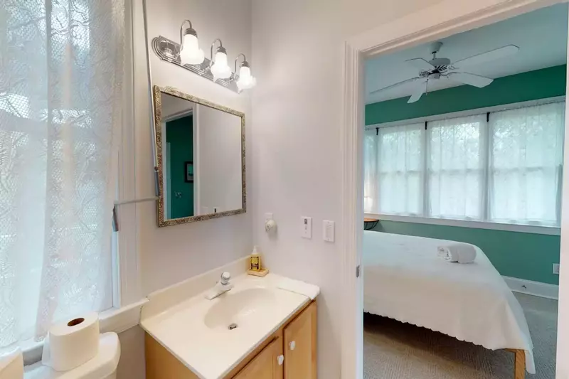 Second bedroom full bath