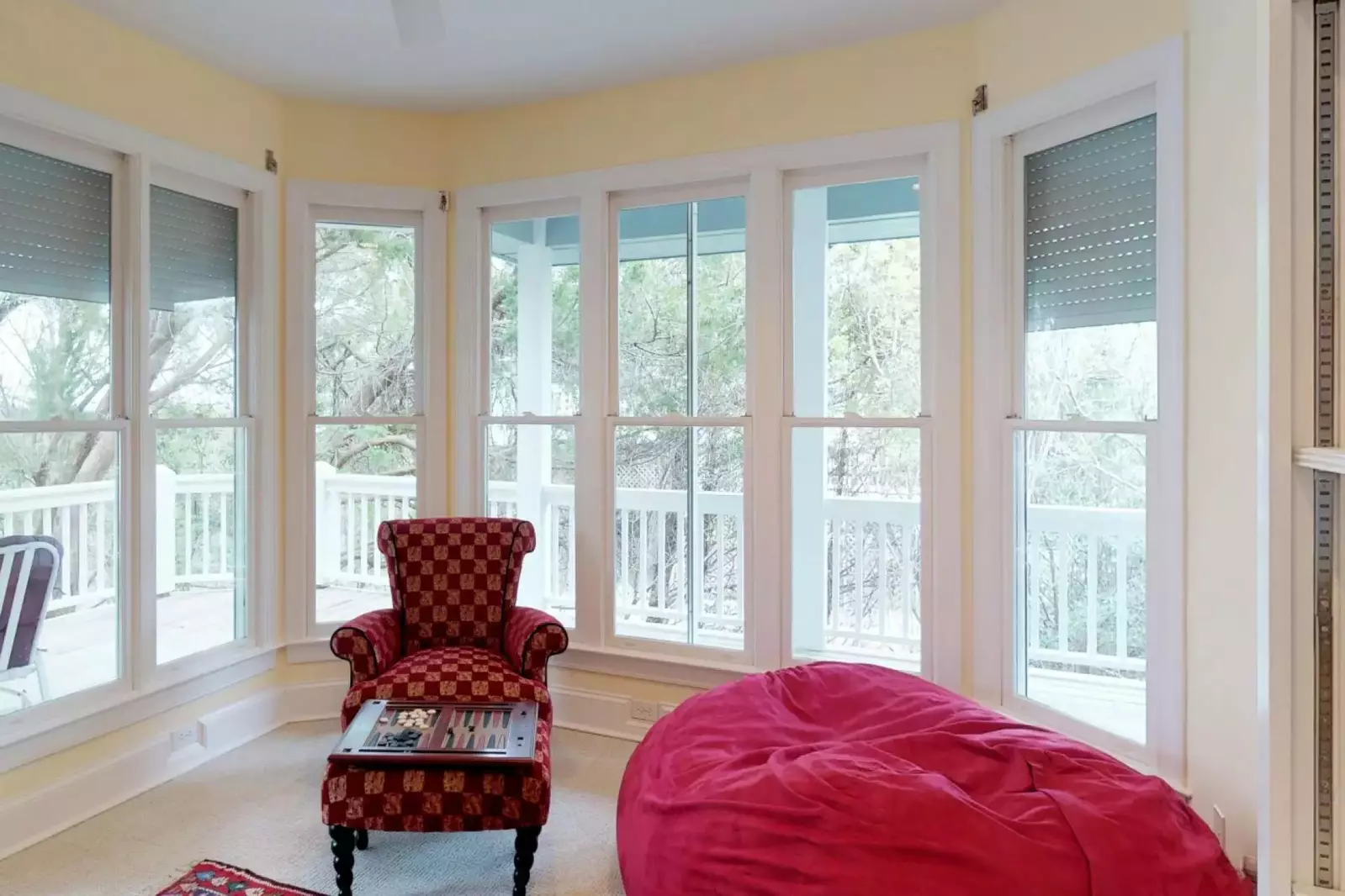 Sitting room with games and books!