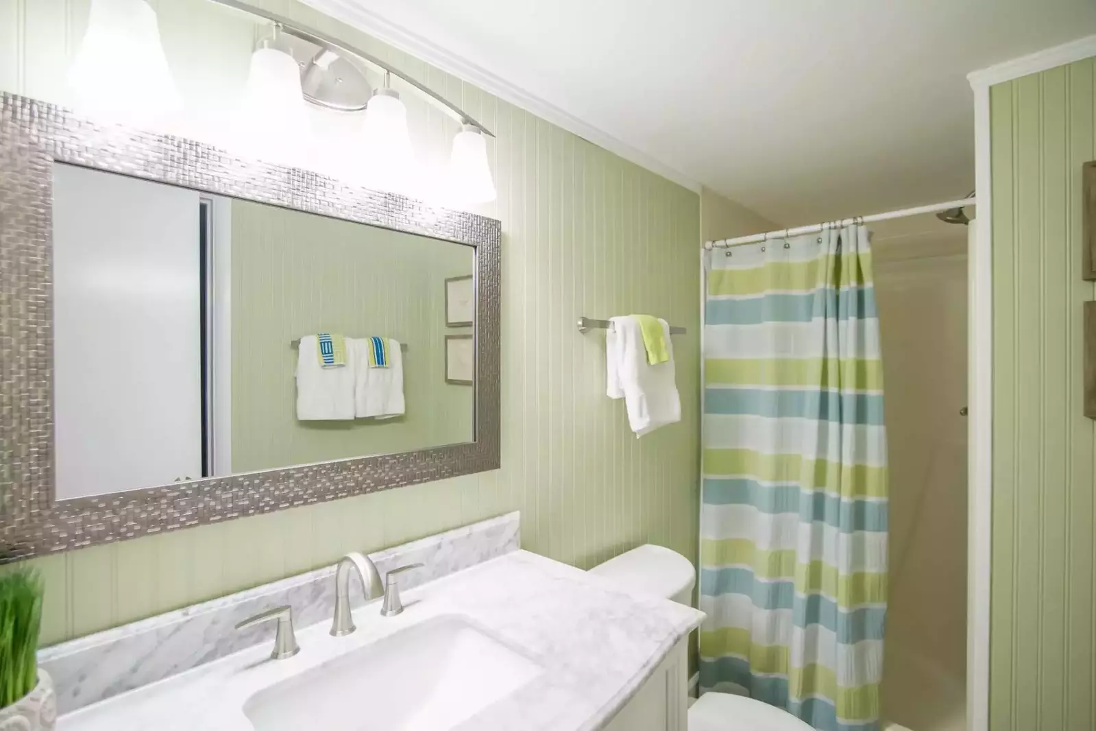 Newly renovated 2nd bathroom