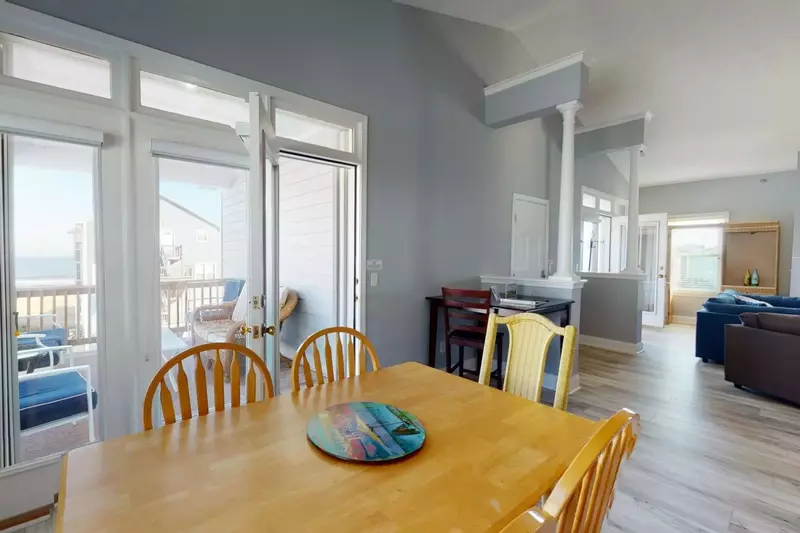 View the ocean from the breakfast table.