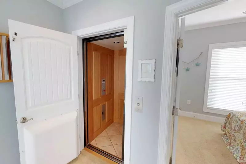 The large elevator can be accessed on all 4 floors. No worries about hauling up all your luggage/groceries!