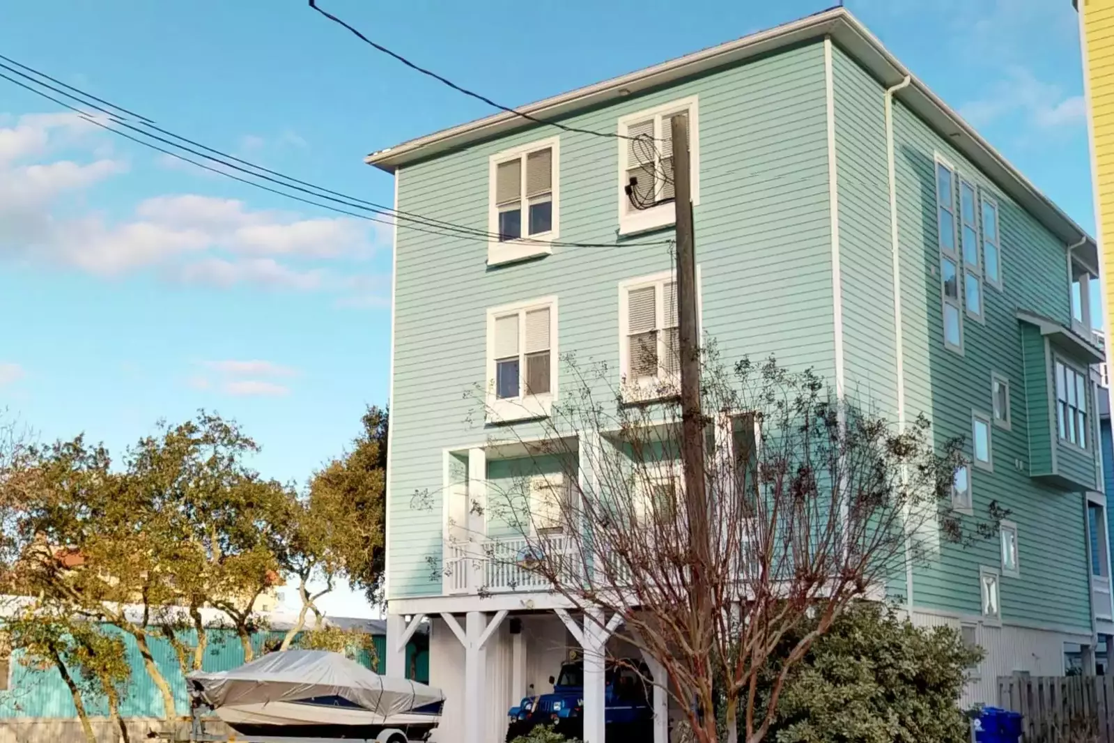 Carolina Beachside is a large duplex with all the right amenities.