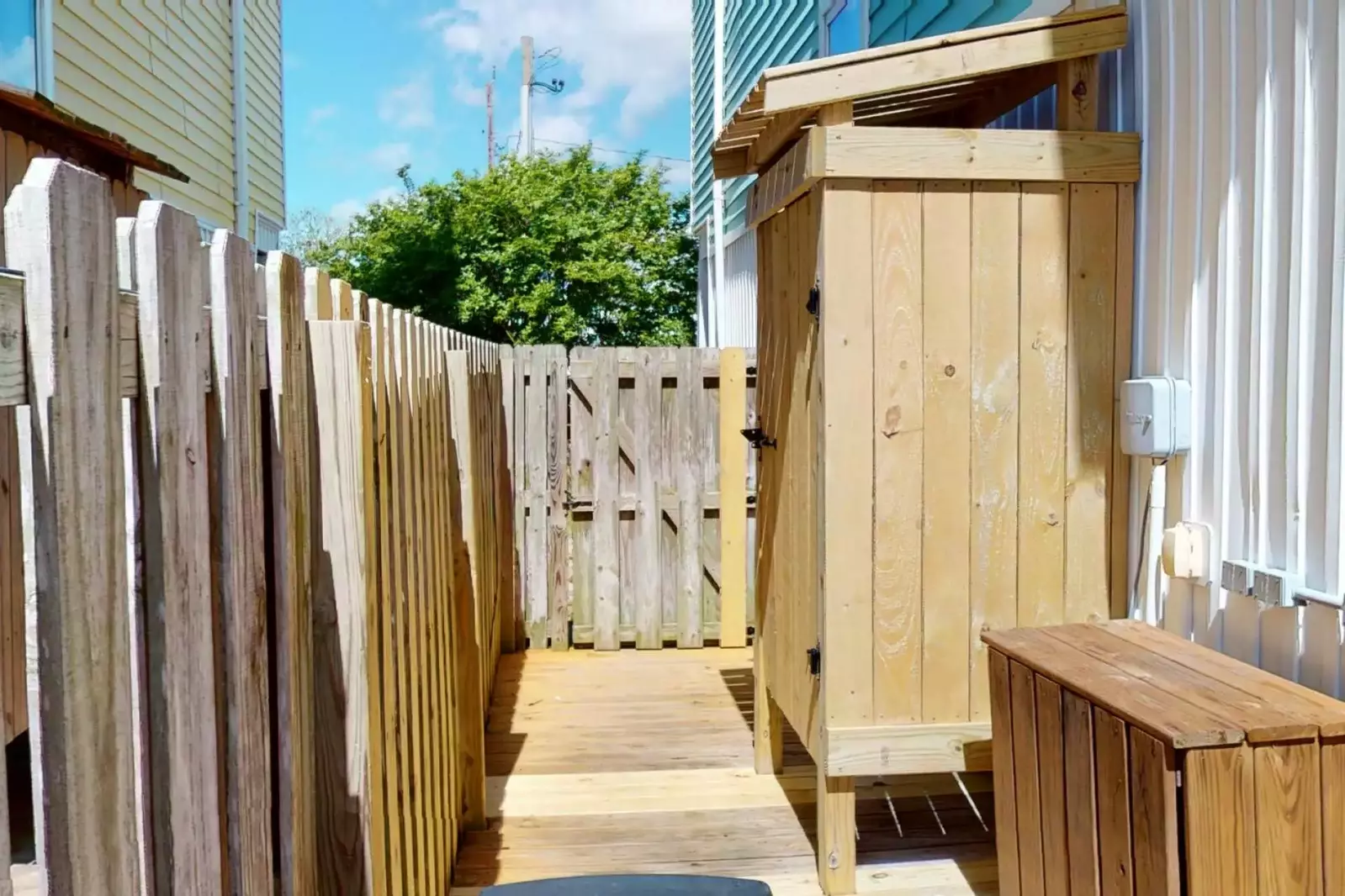 Carolina Beachside has a nice sized private outdoor shower, great for after the beach to rinse down