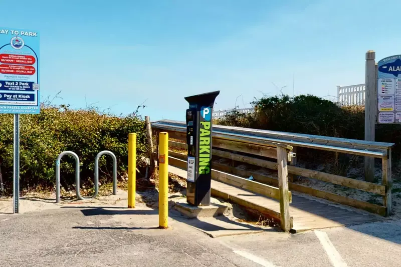 The Alabama beach access has plenty of parking