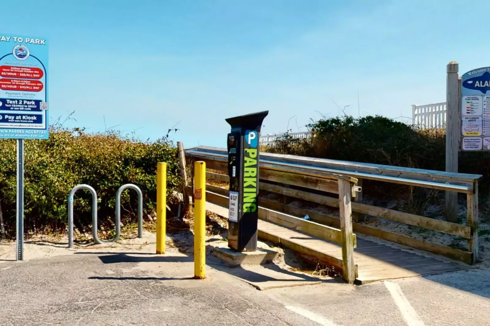 The Alabama beach access has plenty of parking