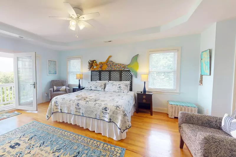 The main master has a custom shell fireplace, access to 2 decks, a private en-suite and a high-end memory foam mattress