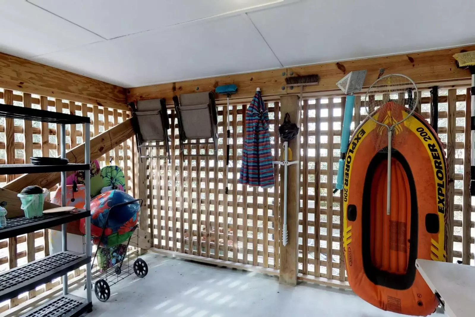 The renter lockout has plenty of chairs (6) beach toys and bikes (not pictured) along with plenty of room to store your fun stuff too.