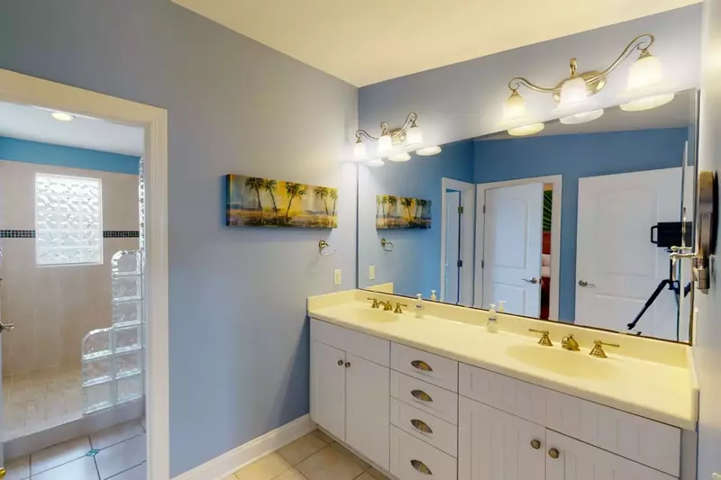 Full bath connected to top floor owners suite