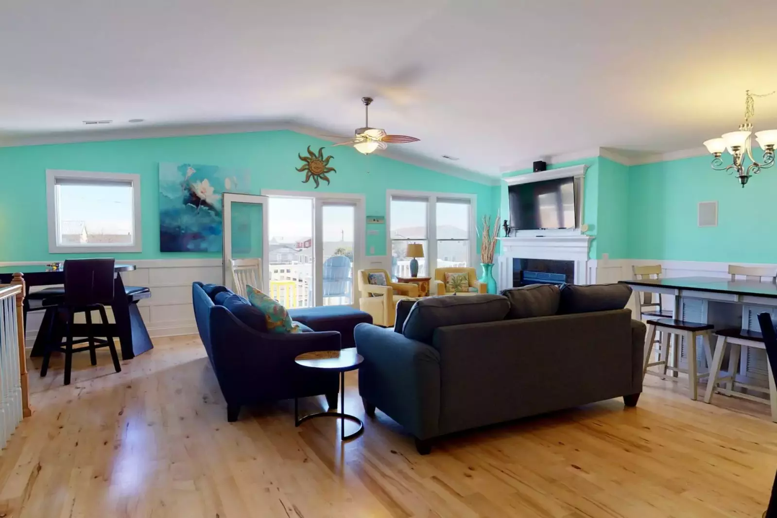 Don't feel cramped at Bella Mar, with vaulted ceilings and over 3300 square feet of living space.