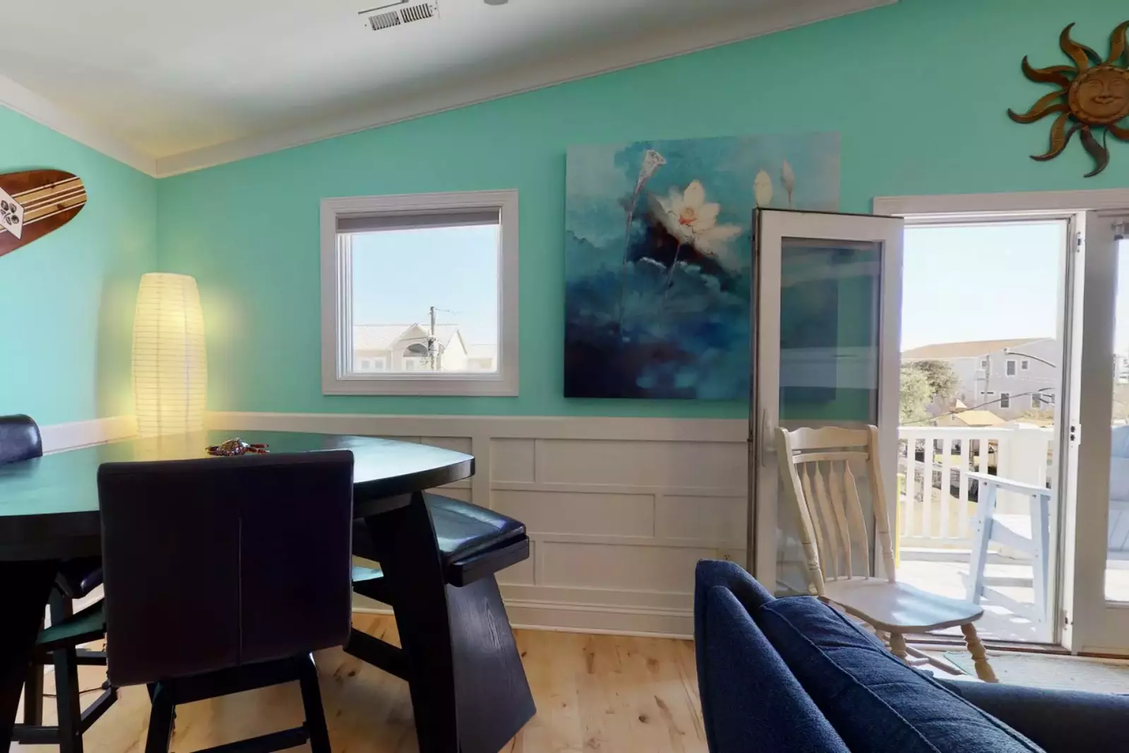 Second seating area in the main room with a great view!