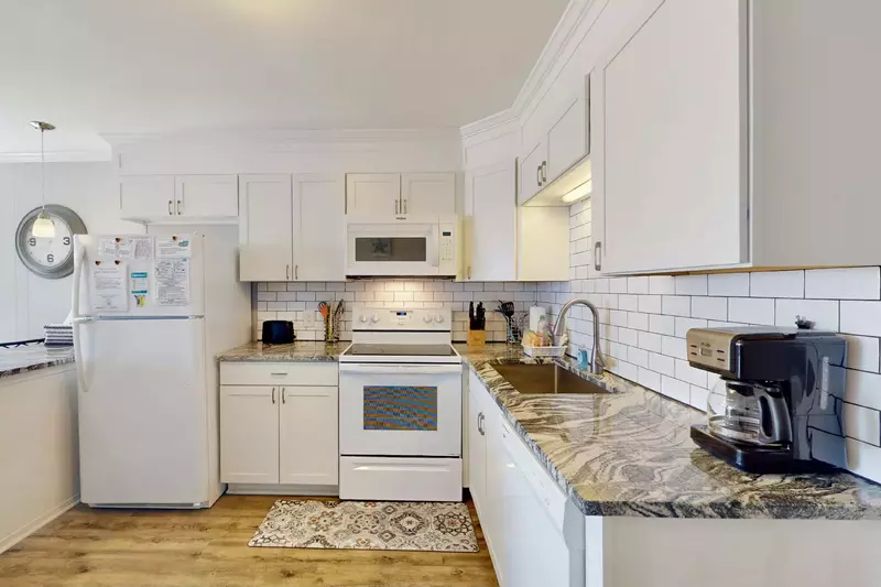 Spacious Kitchen has everything you need to make a great meal