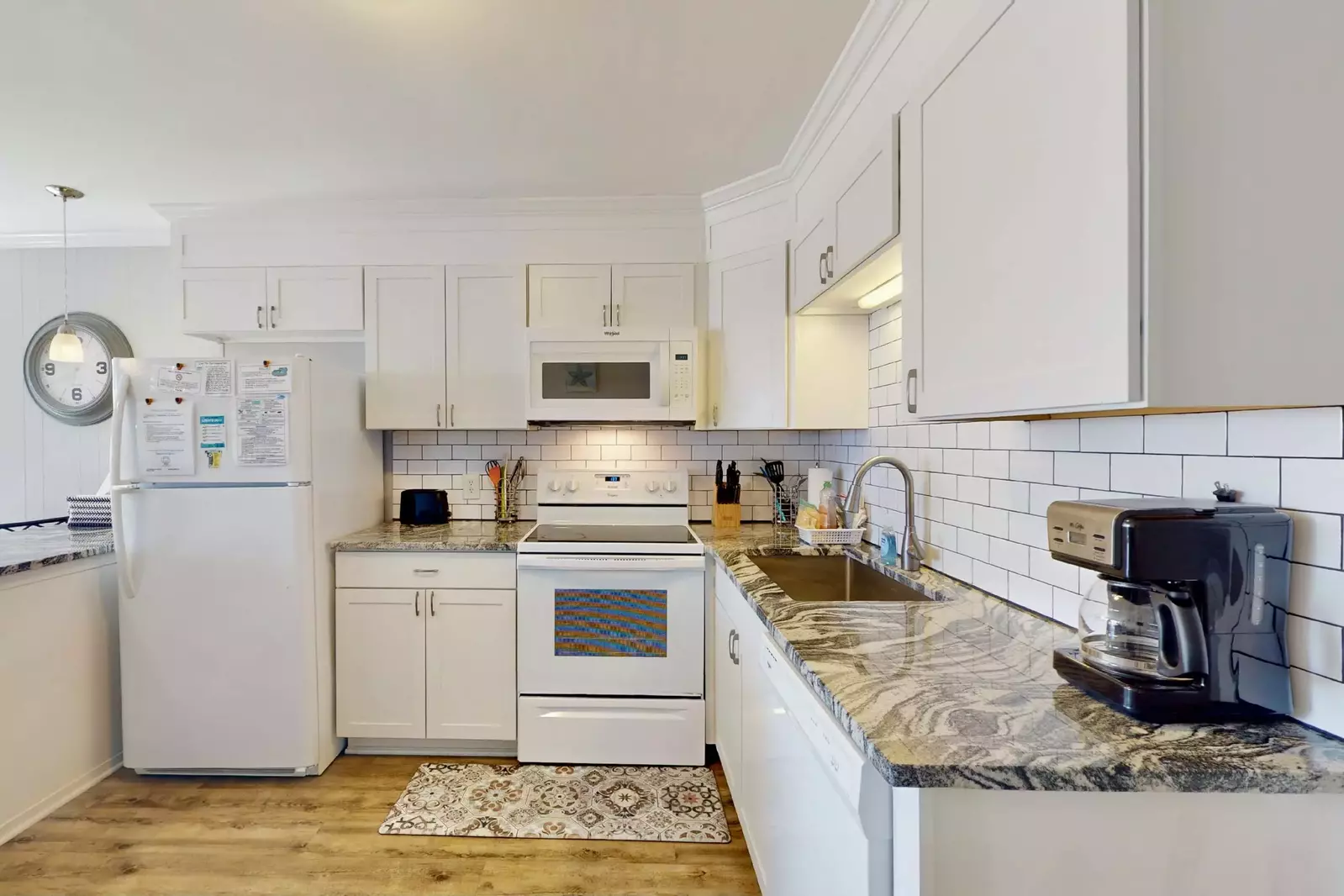 Spacious Kitchen has everything you need to make a great meal