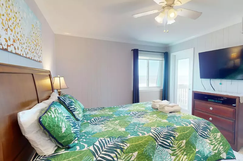 You'll have plenty of space in the owner suite for a good nights rest