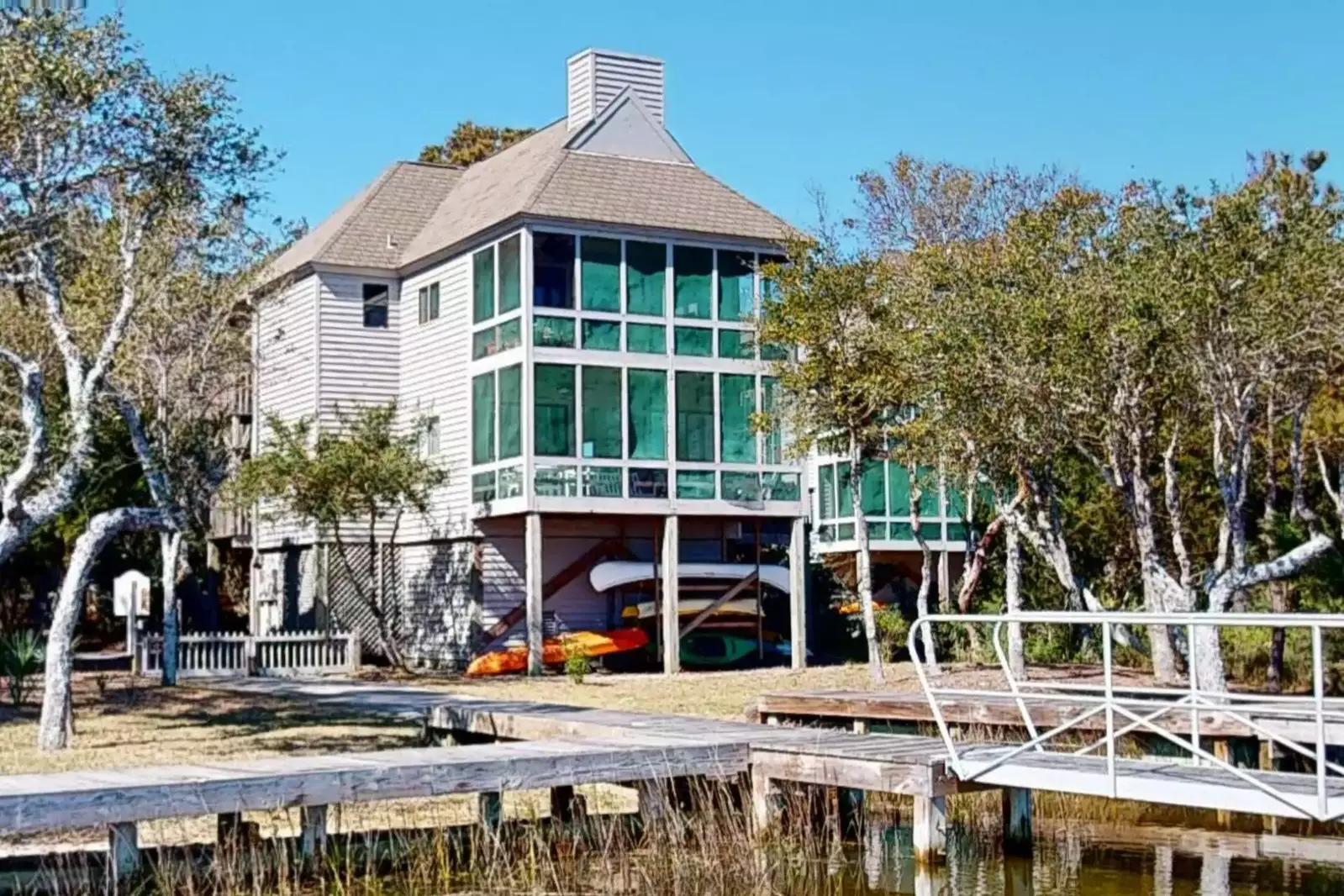 Marsh Mellow is waterfront on Bald Head Creek with a large shared dock. Fish, kayak, canoe, SUP, it's all right out your door.