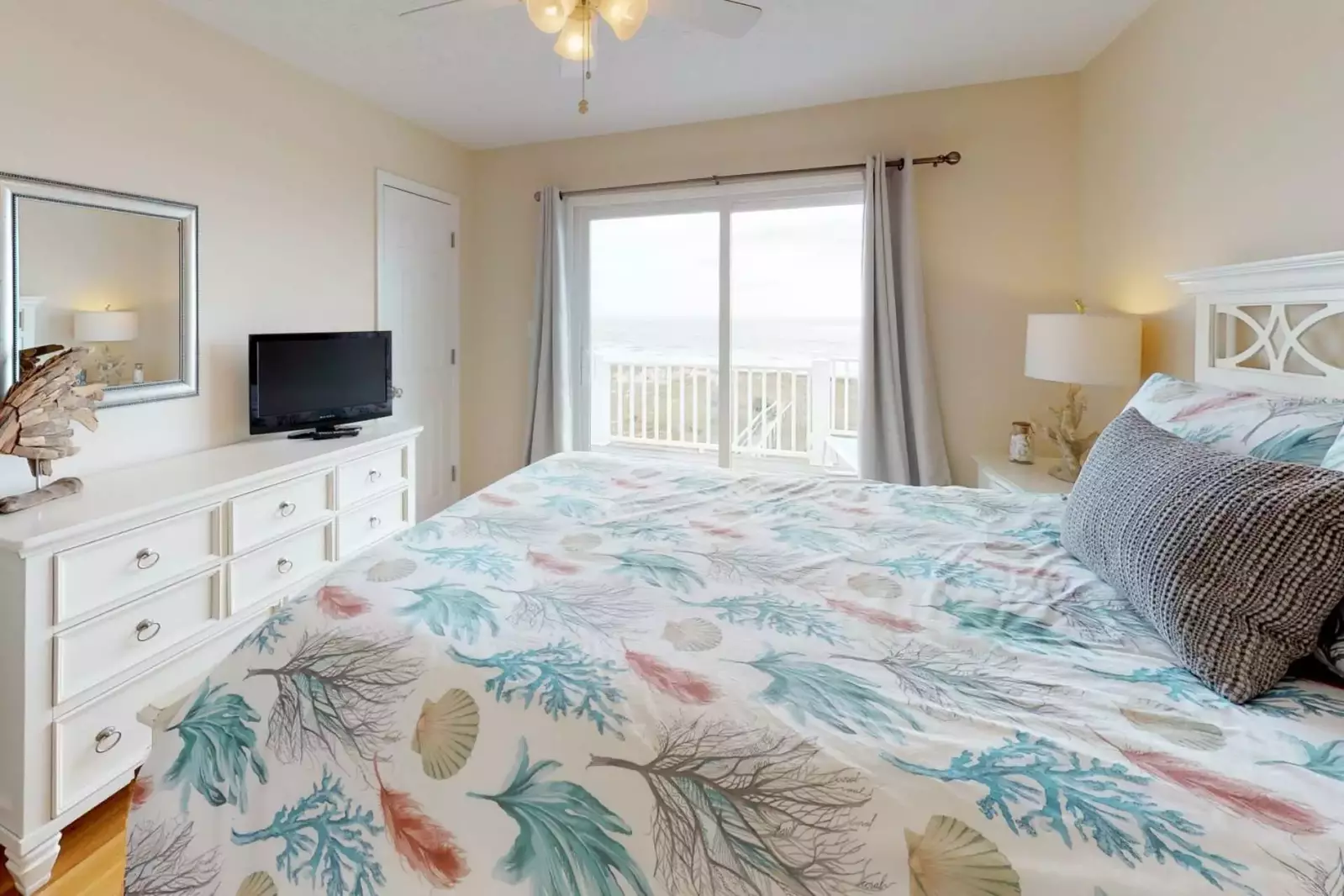 You can wake up early and enjoy the sunrise right in the comfort of your bed!