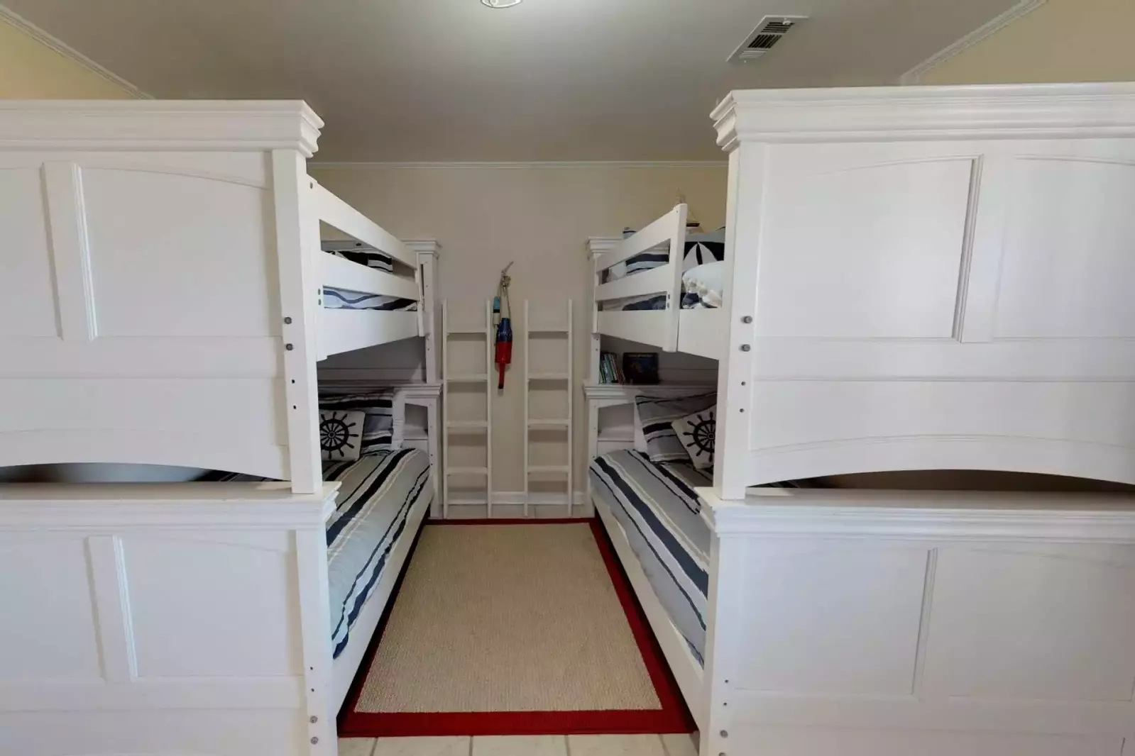 Ground Floor Bunk Room Fully Equipped for 4 Kids to sleep nice and comfy