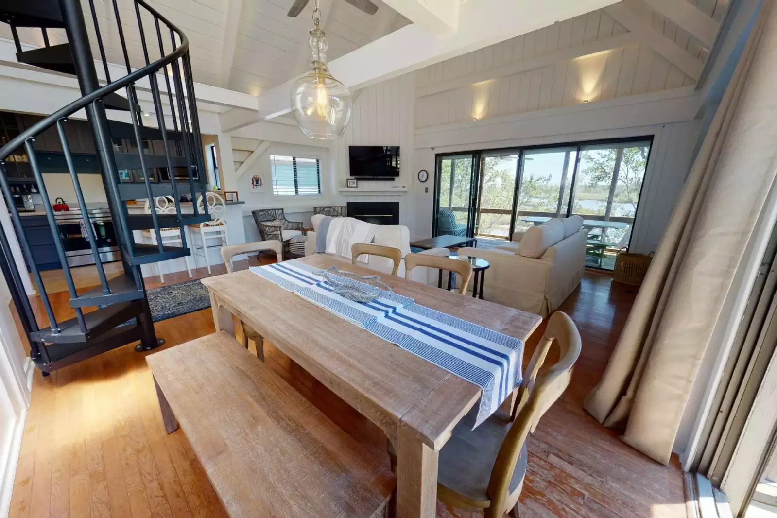 The dining table can seat up to 7. There are 2 spots at the kitchen bar as well