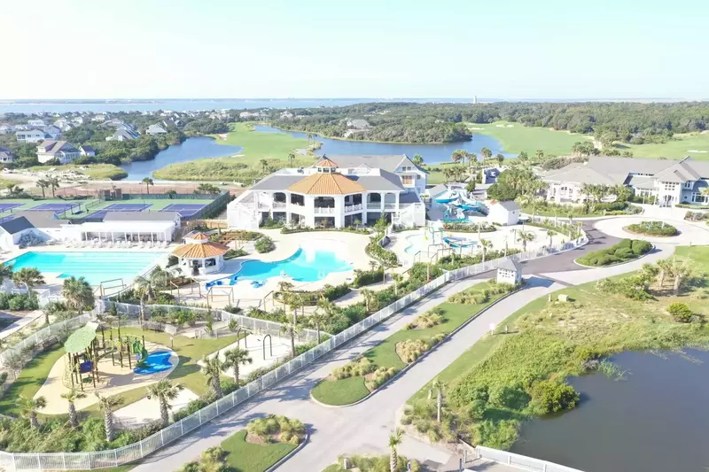 Green Teal has a membership at BHI Club that allows you to purchase temporary membership to most of the activities, including golf