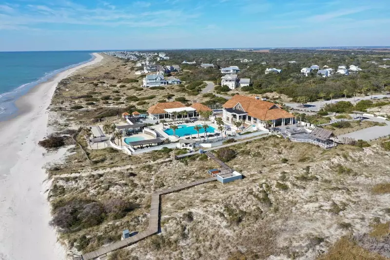 Enjoy access to the Shoals Club with a temporary membership when staying at Green Teal