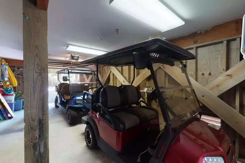 Green Teal comes with 2 newer golf carts, one seat 6 seat and one four seat there are also beach chairs and toys