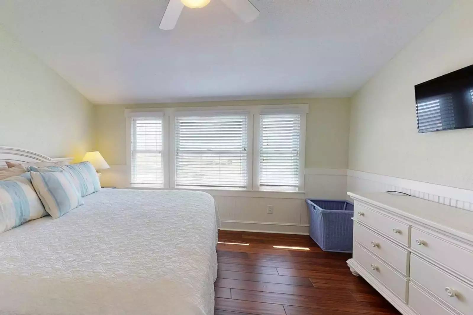 Upstairs bedroom with Queen bed has access to Jack & Jill Bathroom