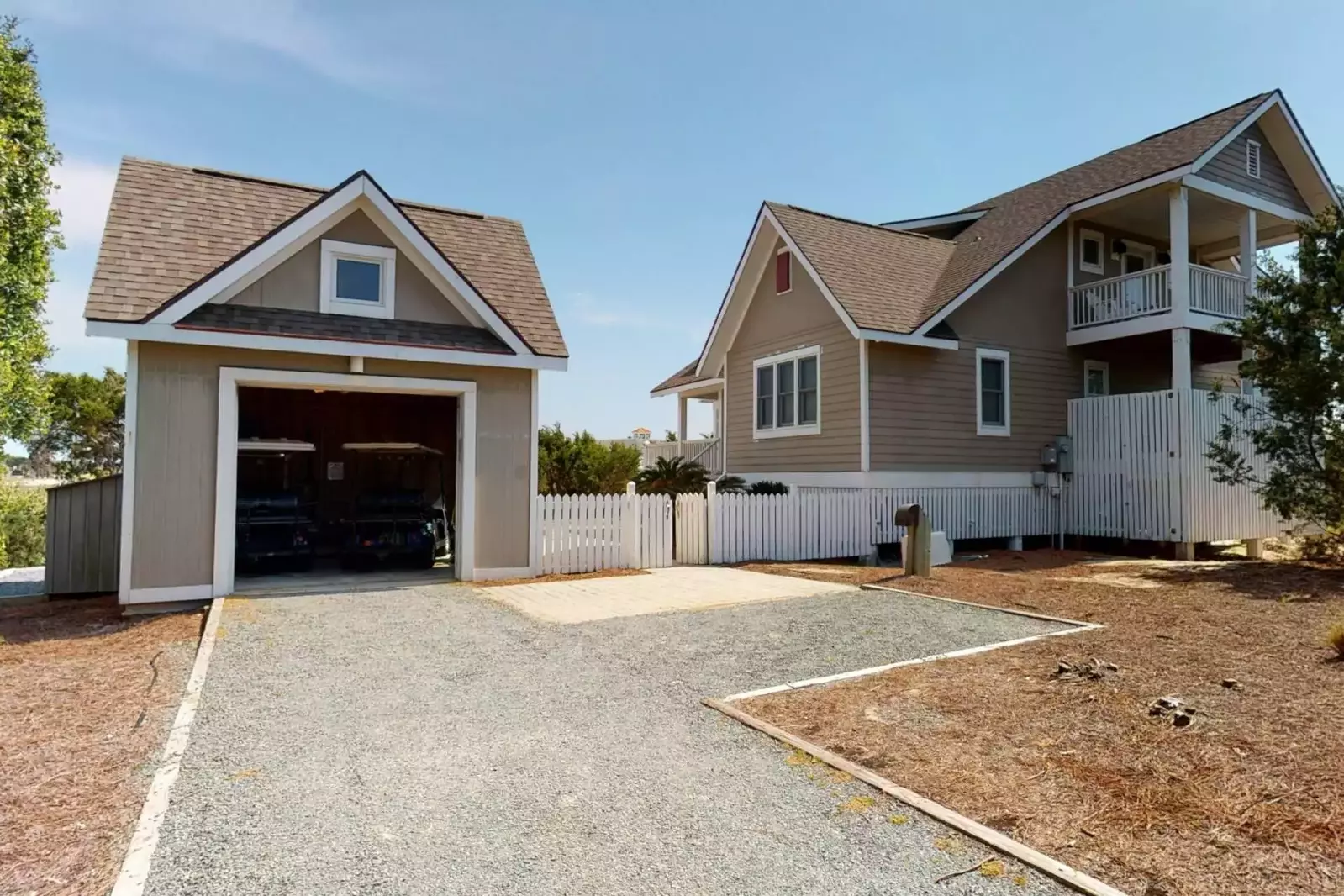 Blackbeard's Revenge has a separate garage (crofter) for the two 4 seat carts and spacious drive area