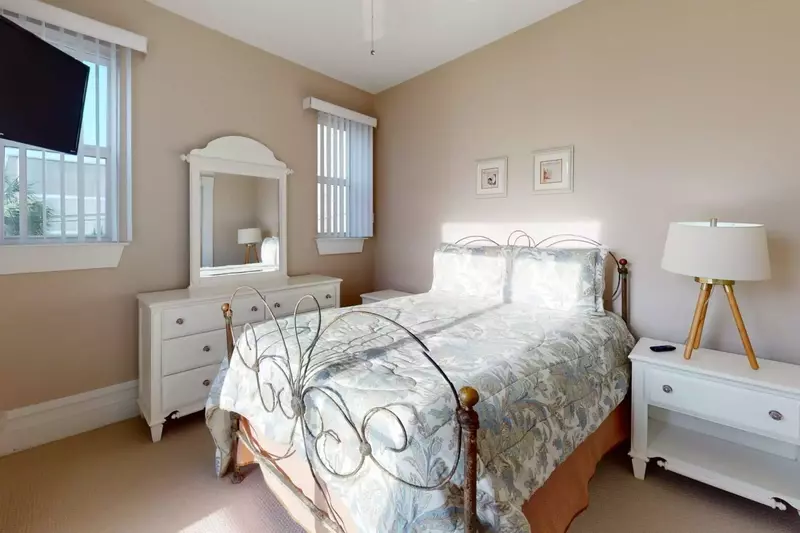 Guest room with a smart TV and its very own deck!