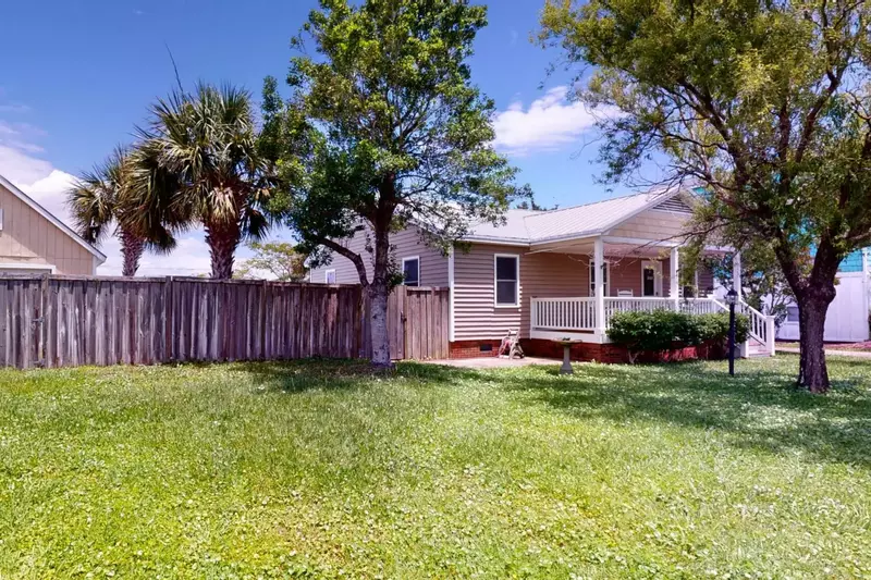 Tipsea Toes is a single family home located in a quiet neighborhood