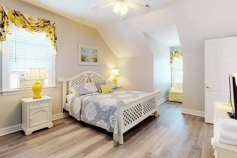 Top floor 2nd bedroom has a queen bed with a sitting area